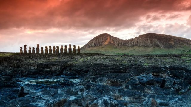 மோவாய்கள்