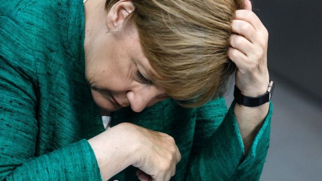 В 2015 году Себастьян Курц раскритиковал решение Ангелы Меркель принять сотни тысяч беженцев