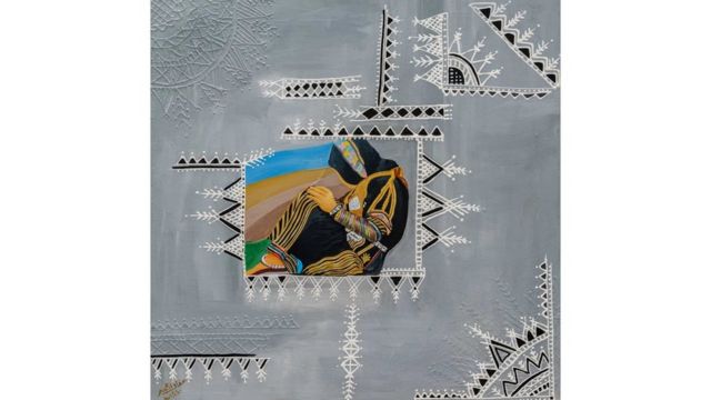 الفنانة المحلية عفاف القحطاني تصمم جداريات القط التي تعرض في المعارض العالمية