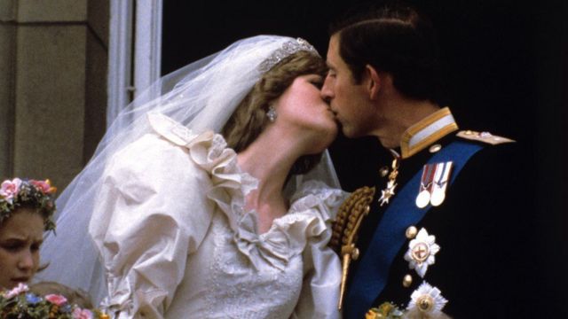 الأمير تشارلز والأميرة ديانا في حفل زفافهما