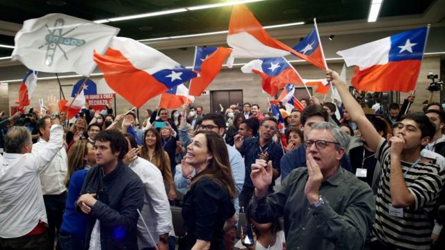 Festejos en Chile ante el rechazo a la Constitución.