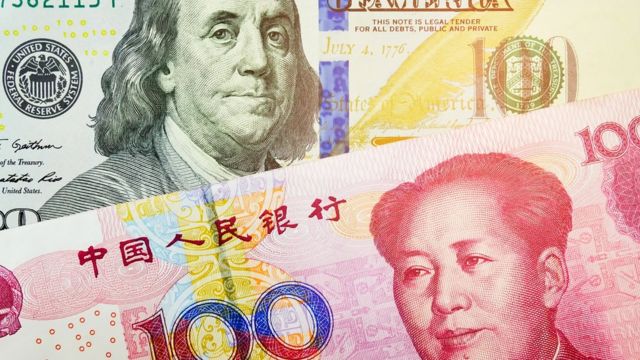 Billetes de EE.UU. y China.