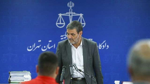 ابوالقاسم صلواتی رئیس شعبه ۱۵ دادگاه انقلاب تهران، قاضی دادگاه جمشید شارمهد است