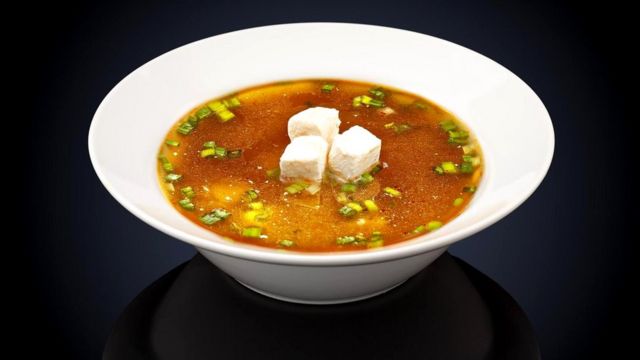Одна порция популярного супа мисо содержит 2,7 г соли