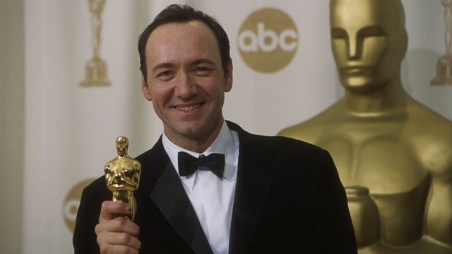 Kevin Spacey con el Oscar por American Beauty en 2000