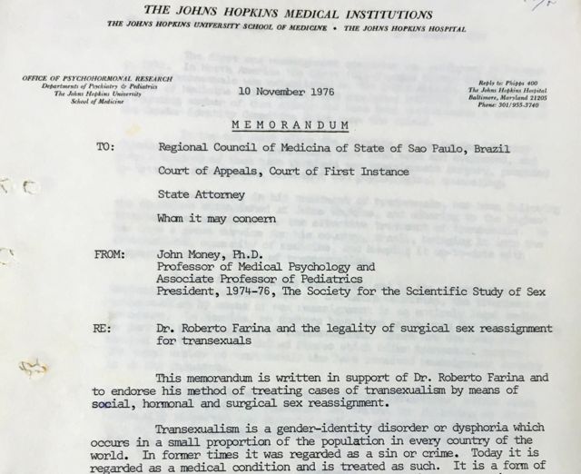 Carta de John Money, da Universidade de Medicina da Universidade Johns Hopkins, em defesa de Roberto Farina, em 10 de novembro de 1976