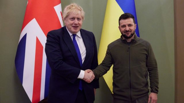 Борис Джонсон и Владимир Зеленский во время переговоров в Киеве