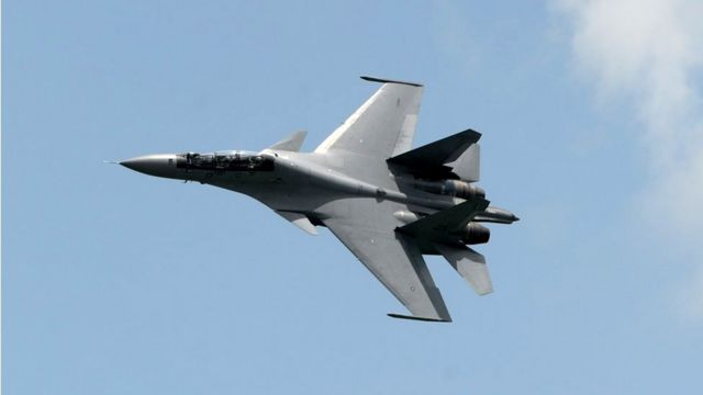 中国戦闘機 東シナ海上空で米軍機に接近 cニュース