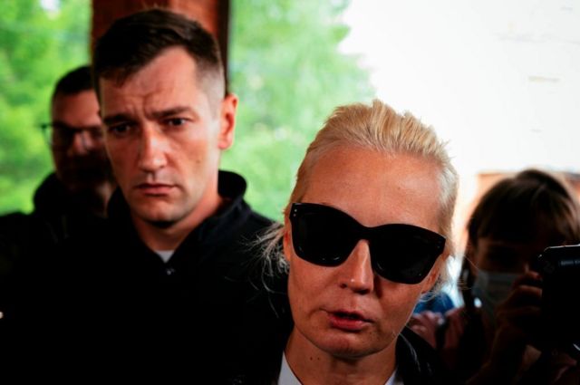 Юлия Навальная в Омске несколько дней пыталась добиться транспортировки мужа в Германию