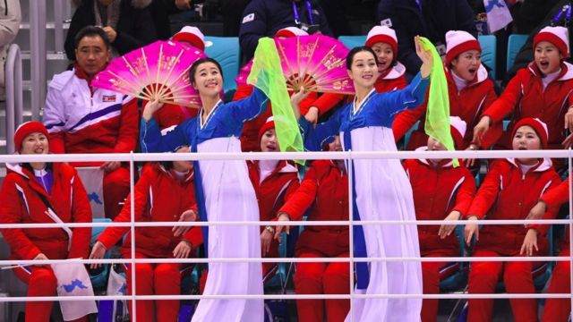 Pemandu sorak Korea Utara menjadi pusat perhatian di Oliampiade Musim Dingin di Pyeongchang.
