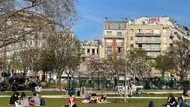 People in the park in Paris