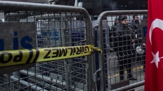 Ѳзгөчө кырдаал абалы 2016-жылы 16-июлдагы ишке ашпай калган аскер төңкөрүшүнөн кийин киргизилген эле. Ошондон бери бир нече ирет узартылды.