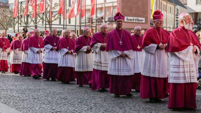 obispos católicos en Alemania durante el funeral del cardenal Karl Lehmann.