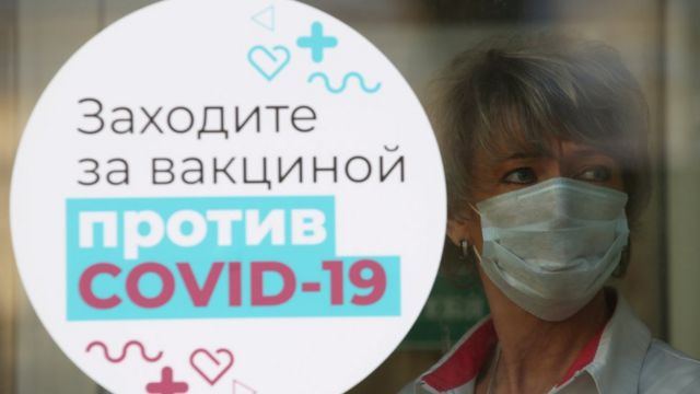 Пока свободно записаться на вакцину можно только в Москве
