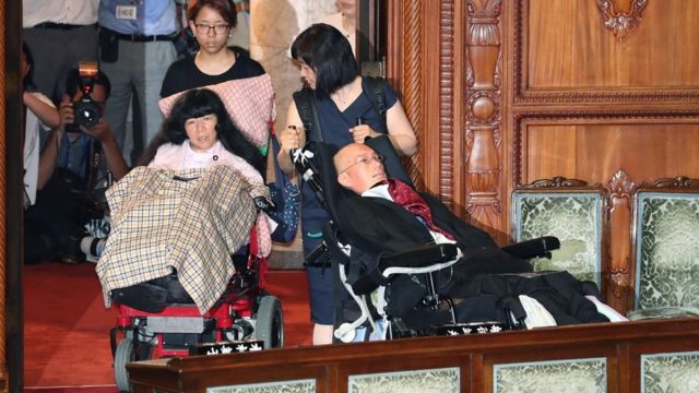 重度障害のれいわ2議員 車椅子で初登院 国会中央玄関にスロープ cニュース