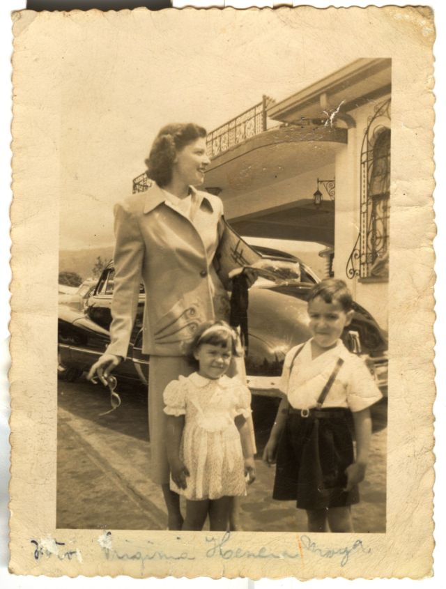 Henrietta con sus hijos Muni y José Martí en 1949.