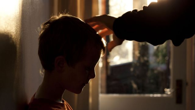 மகளைவிட சிறப்பாகப் படித்த மாணவரைக் கொன்ற தாய் - பெற்றோர் போராட்டம்