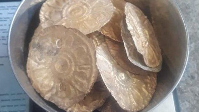 உத்தரமேரூர் சோழர் காலக் கோவிலில் தங்கப் புதையல் கண்டெடுப்பு