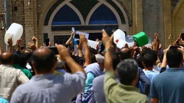تجمع اعتراضی در خرمشهر؛ شهروندان به شوری آب آشامیدنی اعتراض کردند