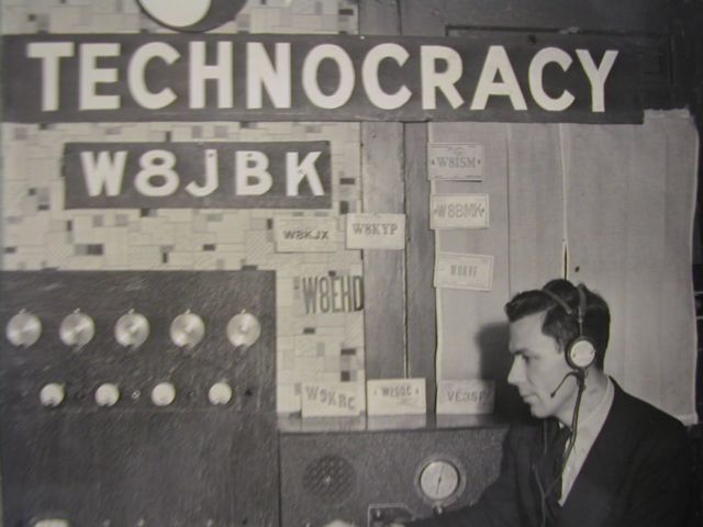 Un operador de comunicaciones en una sede del Movimiento Tecnocrático.