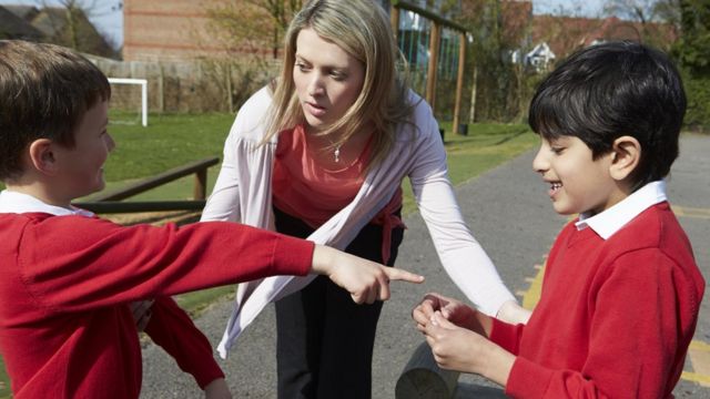 Como diferenciar entre pequenas gozações na escola e bullying - e o que  fazer em cada caso - BBC News Brasil