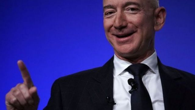 Salgının internet alışverişinde yarattığı patlama Amazon patronu Bezos'un servetini daha da artırdı