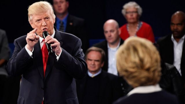 【米大統領選2016】トランプ氏、クリントン夫妻を激しく攻撃 第2回テレビ討論会 Bbcニュース