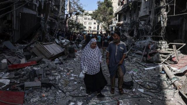 بمباران غزه توسط اسرائیل بیش از ده هزار فلسطینی را کشته است