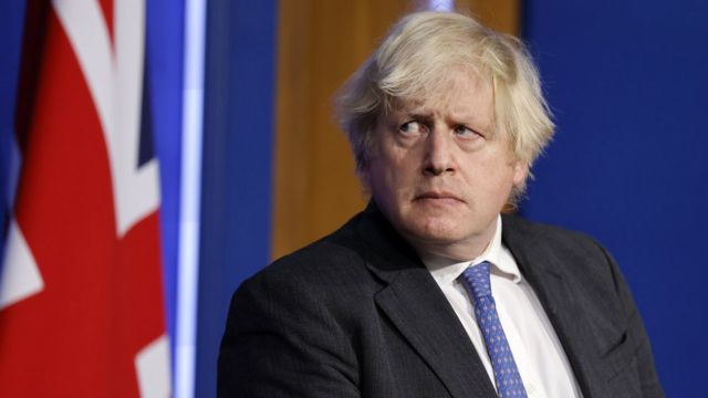 Борис Джонсон под ударом. Грозит ли отставка премьеру Британии в 2022 году?  - BBC News Русская служба