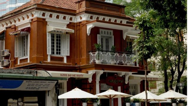 Một ngôi nhà cổ từ thời Pháp được cải tạo thành nhà hàng ở trung tâm Hà Nội