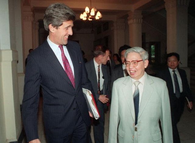 John Kerry và Trần Quang Cơ
