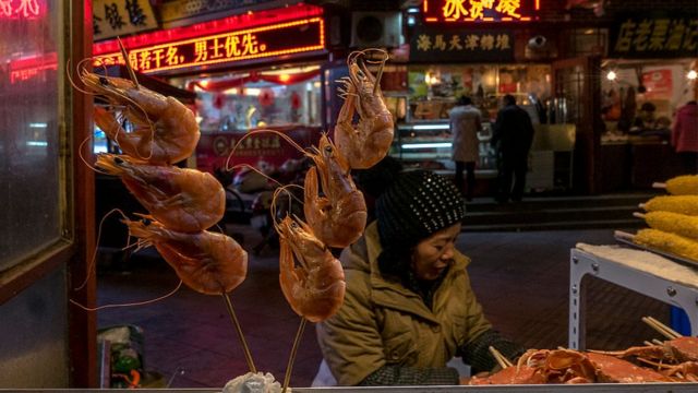 El estatus que se atribuye a los mariscos grandes, así como su textura y sabor característicos, son algunas de las razones por las que los consumidores chinos prefieren los camarones de mayor tamaño.