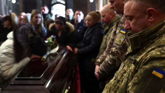 Funeral em Lviv de quatro soldados ucranianos mortos em 15/3