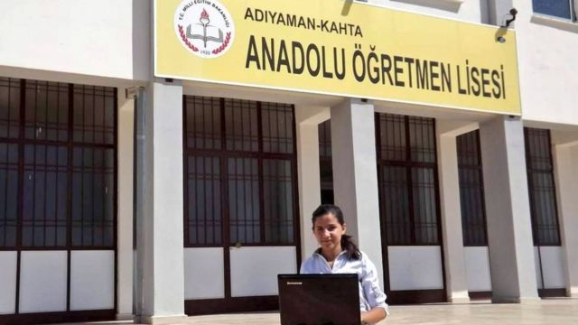 Melek Aslan'ın lise yıllarından bir fotoğraf