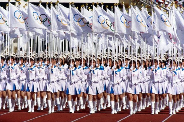 Desfile de banderas durante los Juegos Olímpicos de Seúl en 1988 