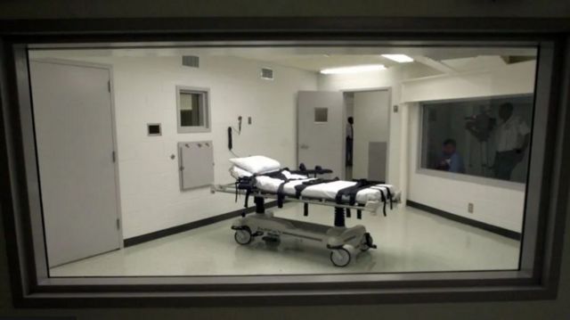 கென்னத் யூஜின் ஸ்மித்: நைட்ரஜன் மூலம் மரண தண்டனை நிறைவேற்றப்படுவது எப்படி? உடலில் என்ன நடக்கும்?