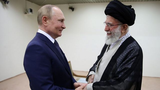 در ماه جولای خامنه‌ای در دیداری در تهران از حمله پوتین به اوکراین ستایش کرد