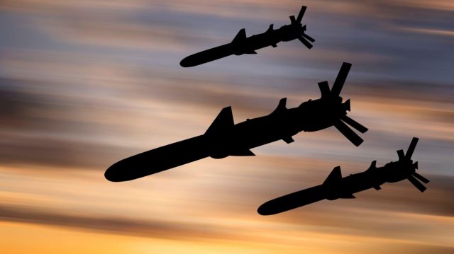 இரான் எல்லைக்குள் ஏவுகணை தாக்குதல்: பாகிஸ்தான் கூறும் காரணம் என்ன?