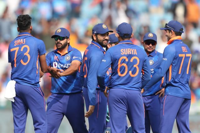 இந்திய அணியின் அசர வைக்கும் பந்துவீச்சுக்கு வரிசையாக விழும் நியூசிலாந்து விக்கெட்டுகள்