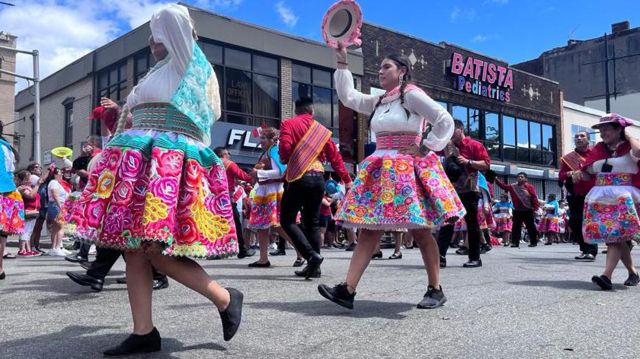 Bailarinas en el Peruvian Parade