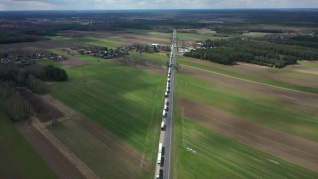 波兰-白俄罗斯边境的卡车长龙