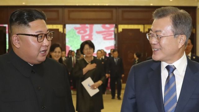 2018년 9월 19일 평양에서 만난 문재인 대통령과 북한 김정은 위원장