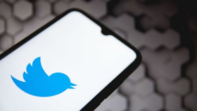تويتر يطلق سياسة توثيق جديدة لحسابات مستخدميه