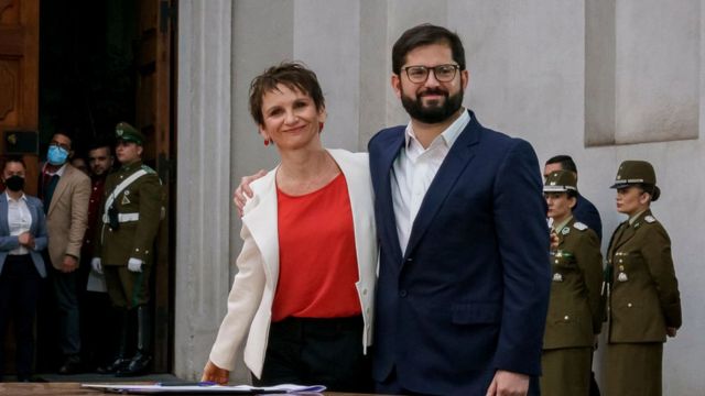 Gabriel Boric junto a Carolina Tohá