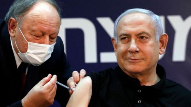 Netanyahu foi o primeiro israelense a ser vacinado no programação de imunização iniciado em meados de dezembro