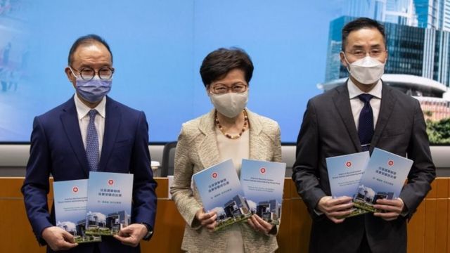 चुनावी व्यवस्था में बदलाव से संबंधित प्रेस कॉन्फ्रेस में हांग कांग की चीफ़ एक्सीक्यूटिव कैरी लैम