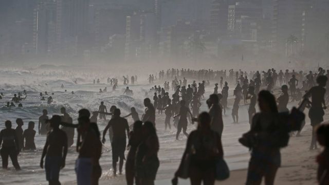 Praia de Ipanema, no Rio de Janeiro, durante verão