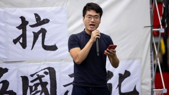 Simon Cheng, một cựu nhân viên lãnh sự Anh tại Hong Kong, nằm trong số năm nhà hoạt động mà Hong Kong treo thưởng để bắt giữ 