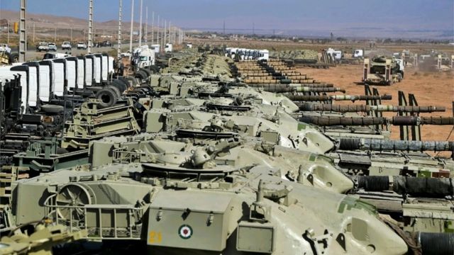 İran'ın tatbikatında tanklar da kullanılıyor