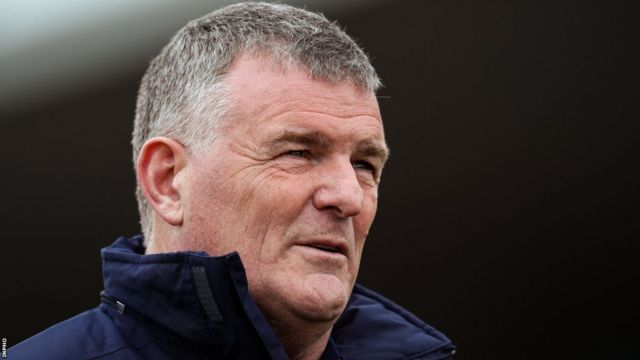 Liam Kearns: Offaly football manager dies suddenly - BBC Sport